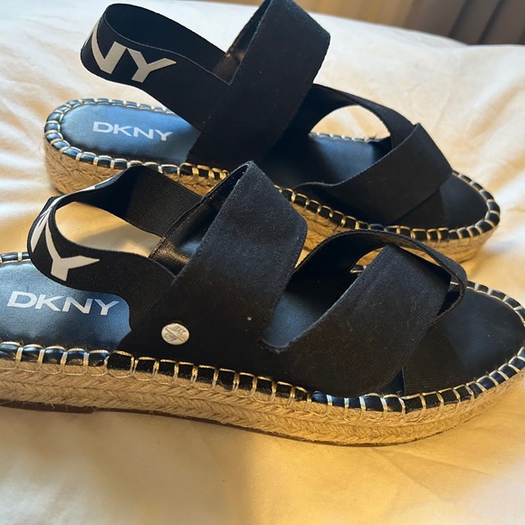Perfect summer DKNY sandals - Picture 1 of 4